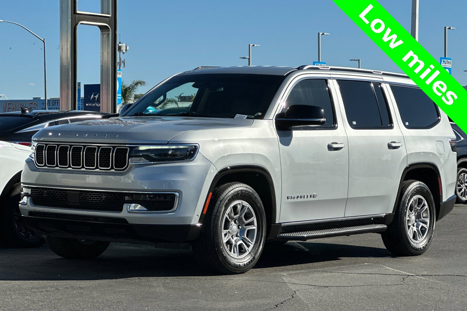 Used 2024 Jeep Wagoneer 4WD image 8