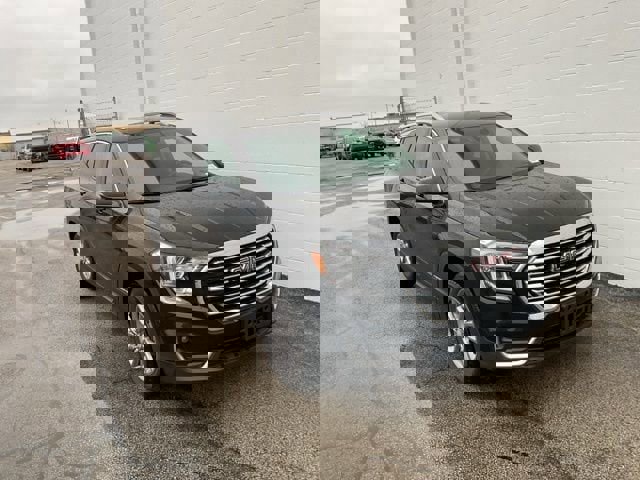 Used 2024 GMC Terrain SLT image 1