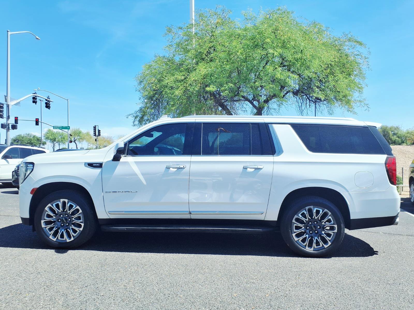 Used 2021 GMC Yukon XL Denali image 10