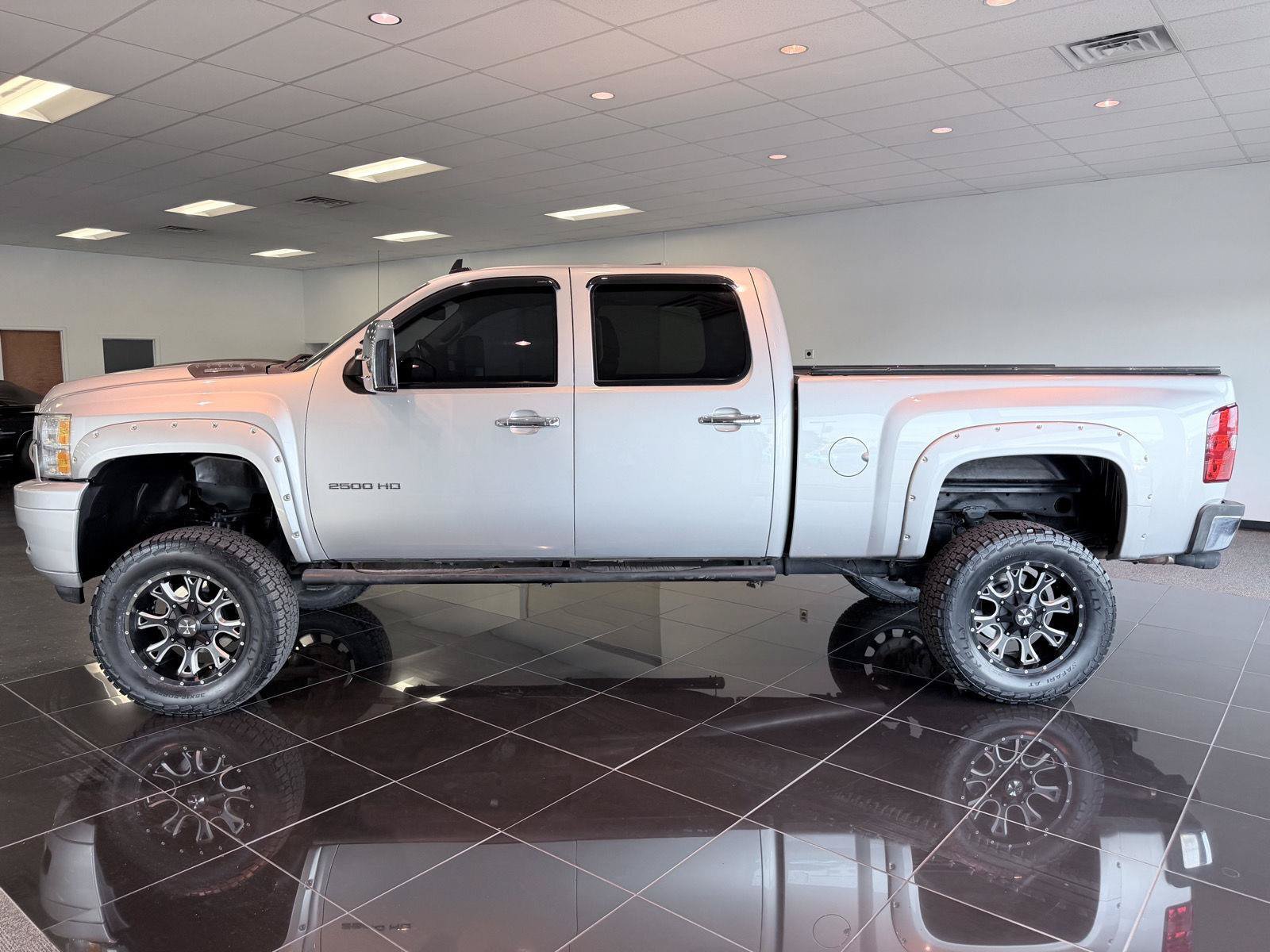 Used 2014 Chevrolet Silverado 2500 LTZ w/ LTZ Plus Package AWD/4WD image 18