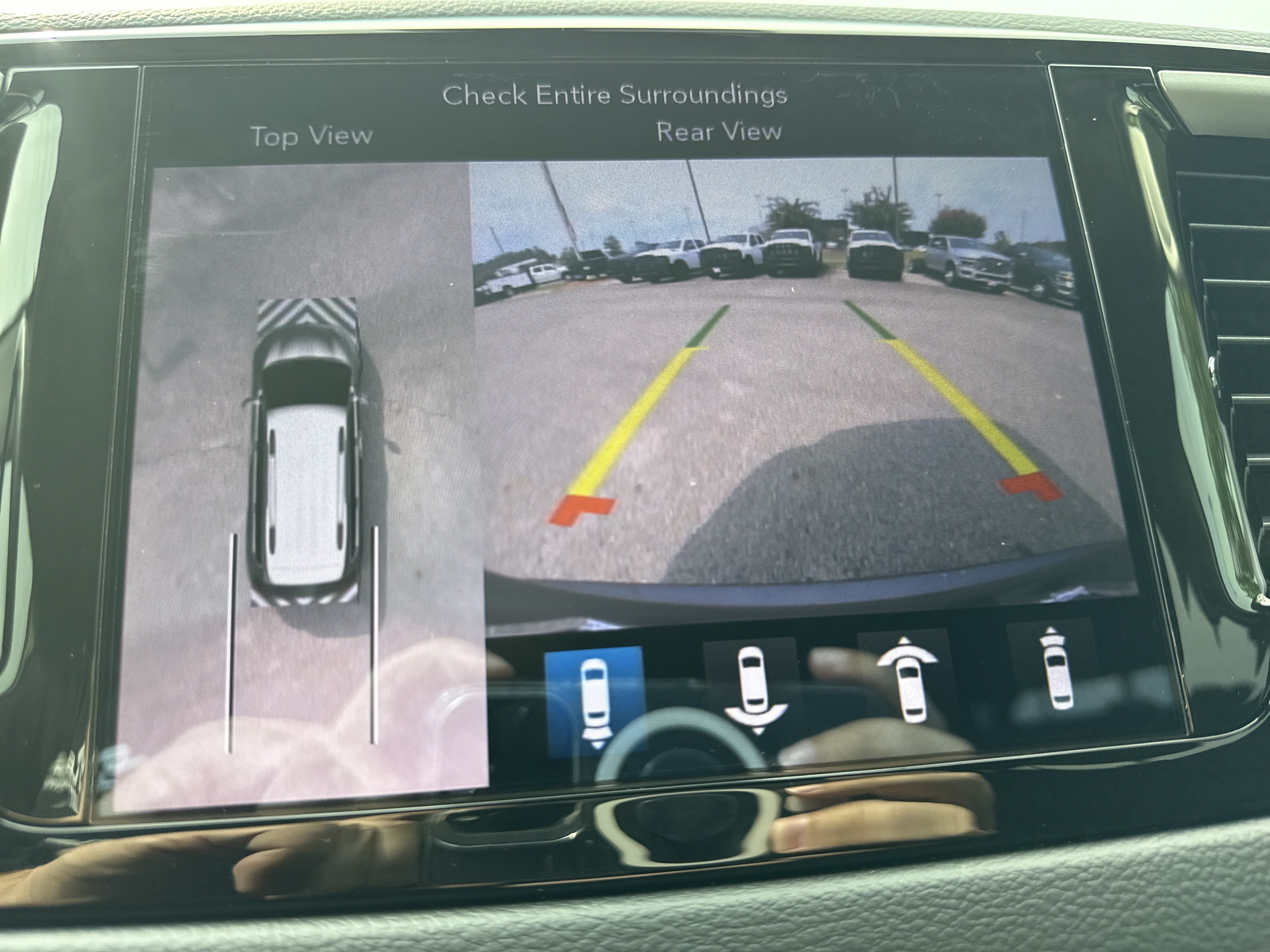 Used 2019 Chrysler Pacifica Touring Plus w/ Advanced Safetytec Group FWD image 30