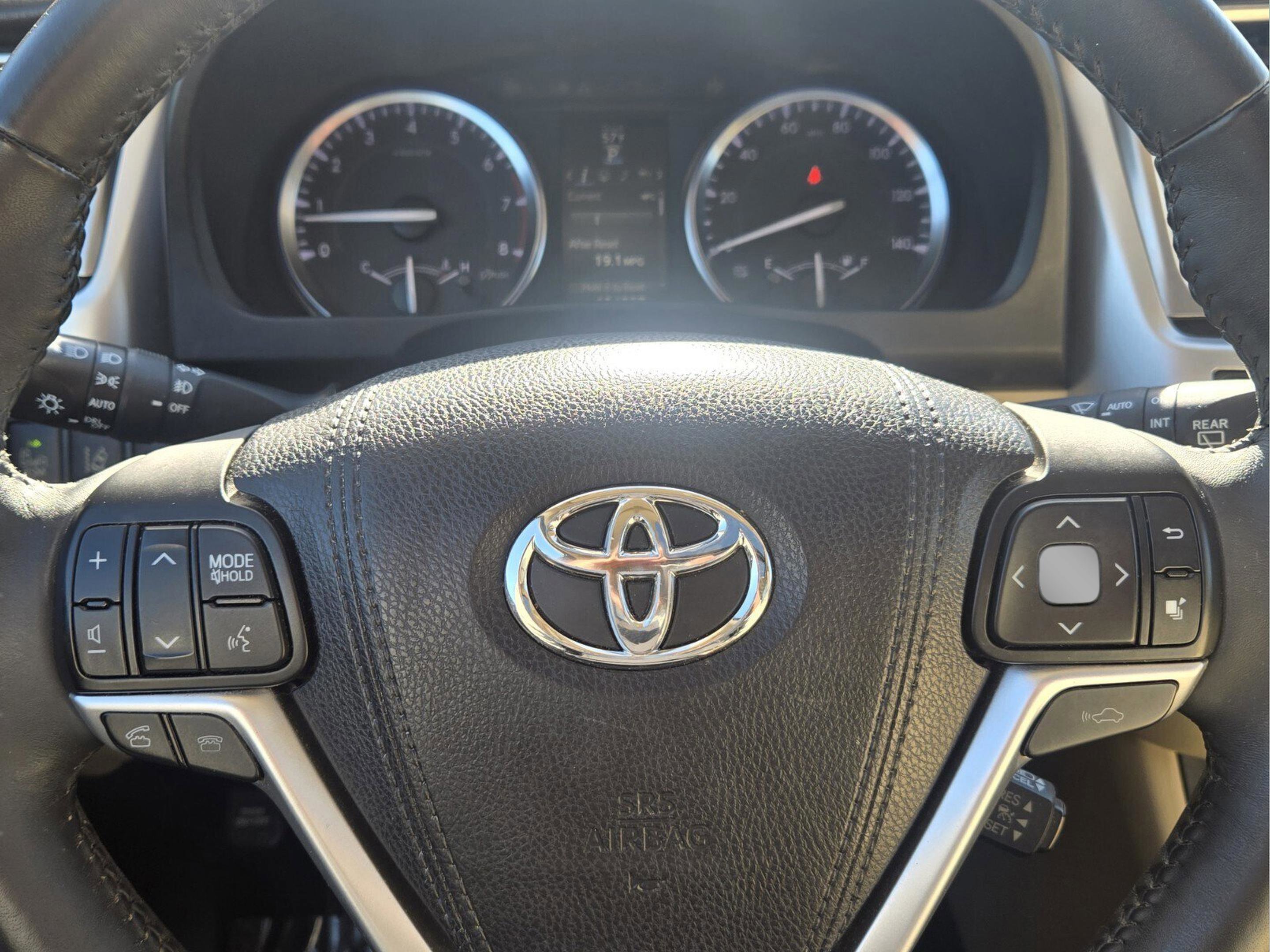 Used 2016 Toyota Highlander Limited Platinum image 21