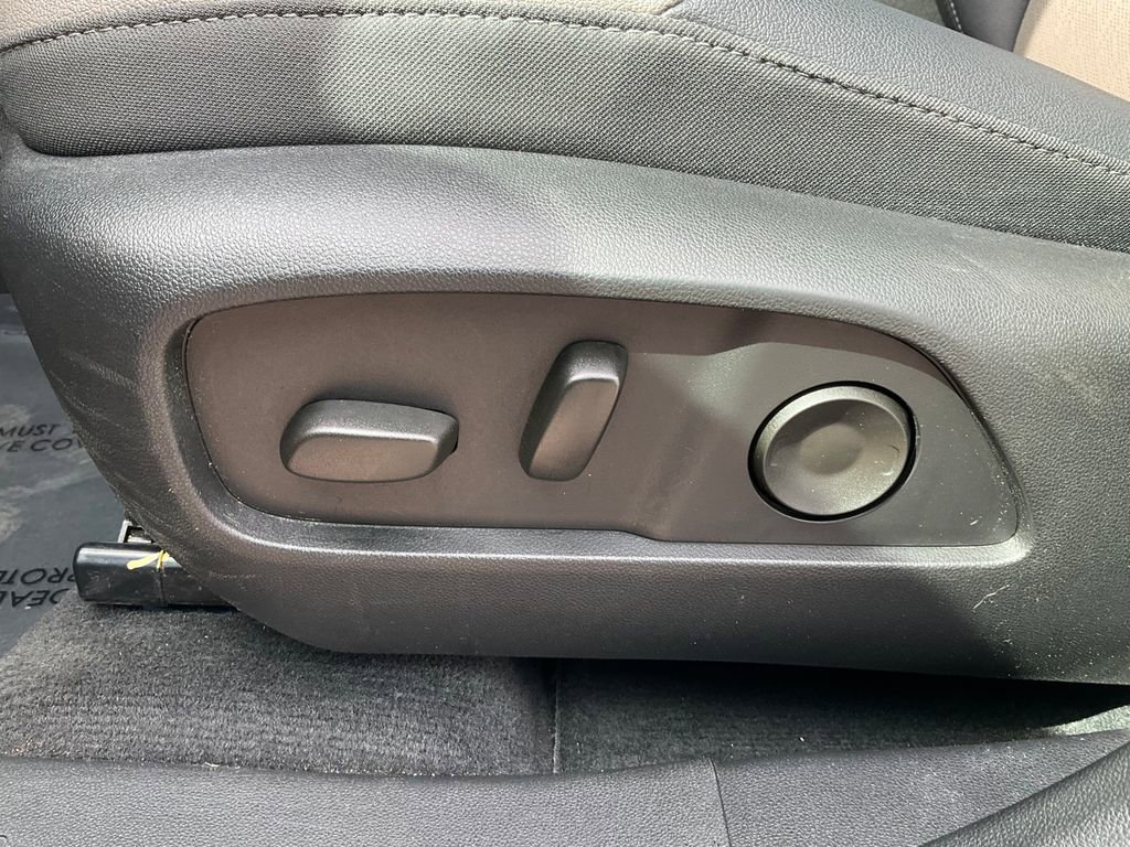Used 2025 Chevrolet Equinox LT w/ Convenience Package II AWD/4WD image 19