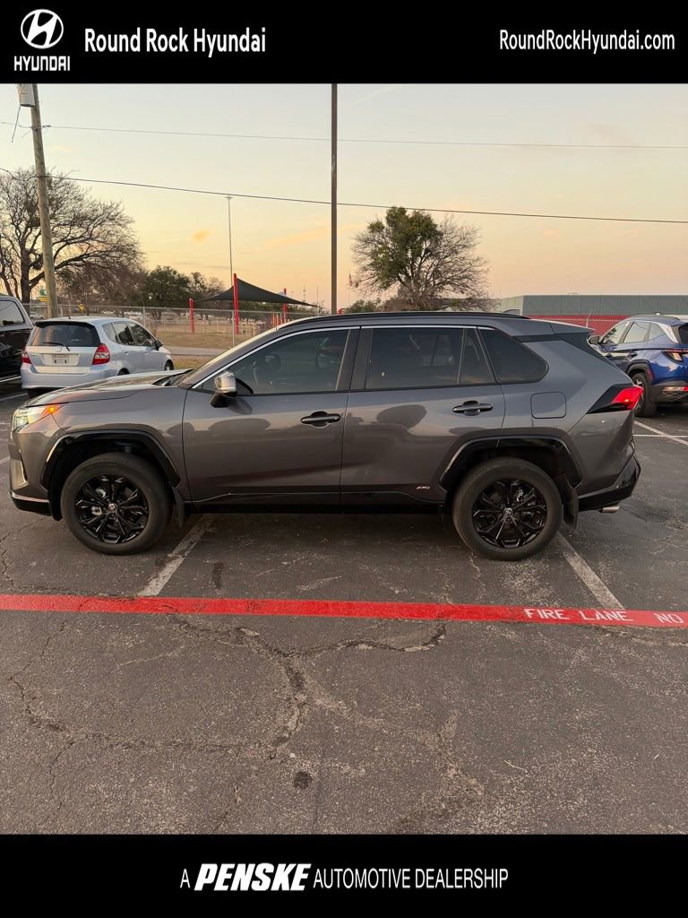 Used 2022 Toyota RAV4 SE video 1
