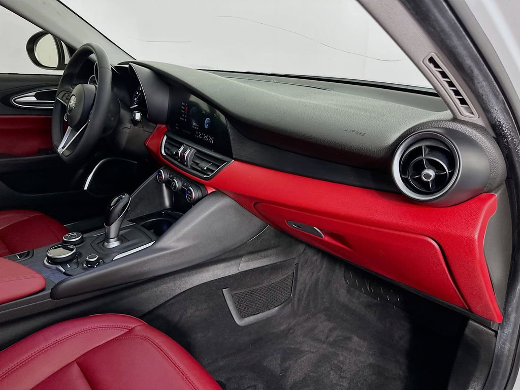 Used 2019 Alfa Romeo Giulia image 28