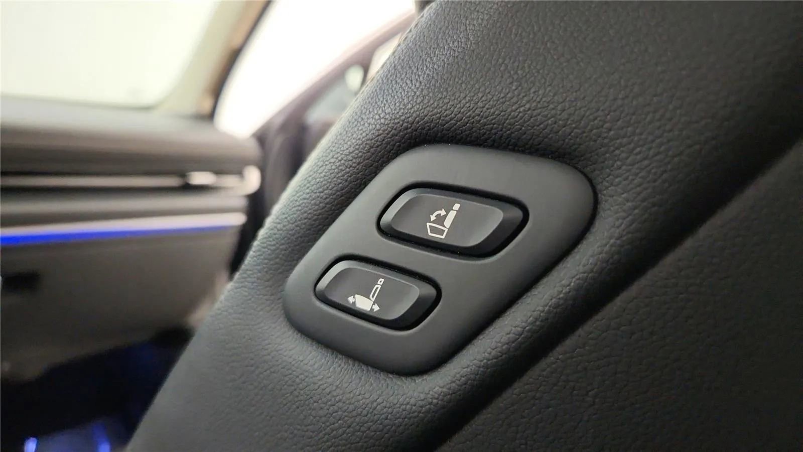 Used 2023 Genesis GV80 2.5T w/ Prestige Package image 38