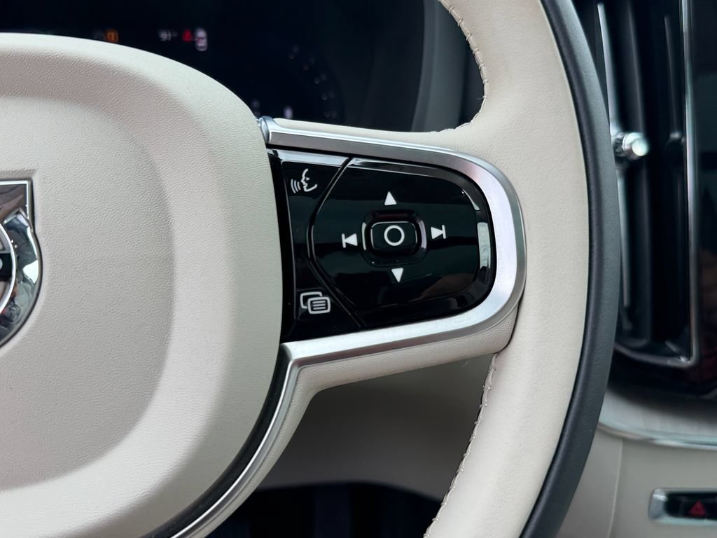 Certified 2024 Volvo XC60 B5 Plus w/ Climate Package AWD/4WD image 19