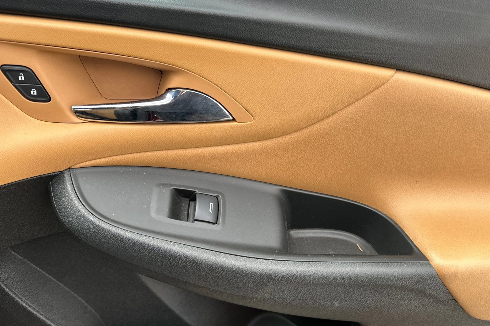 Used 2017 Chevrolet Volt Premier w/ Driver Confidence II Package image 21