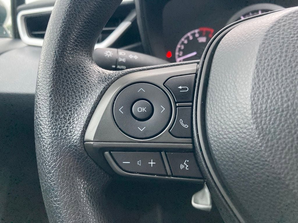 Used 2020 Toyota Corolla LE FWD image 14