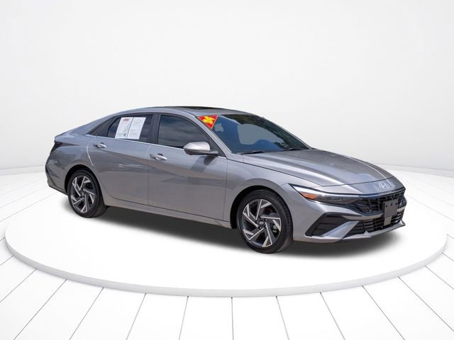 Used 2024 Hyundai Elantra Limited FWD image 2
