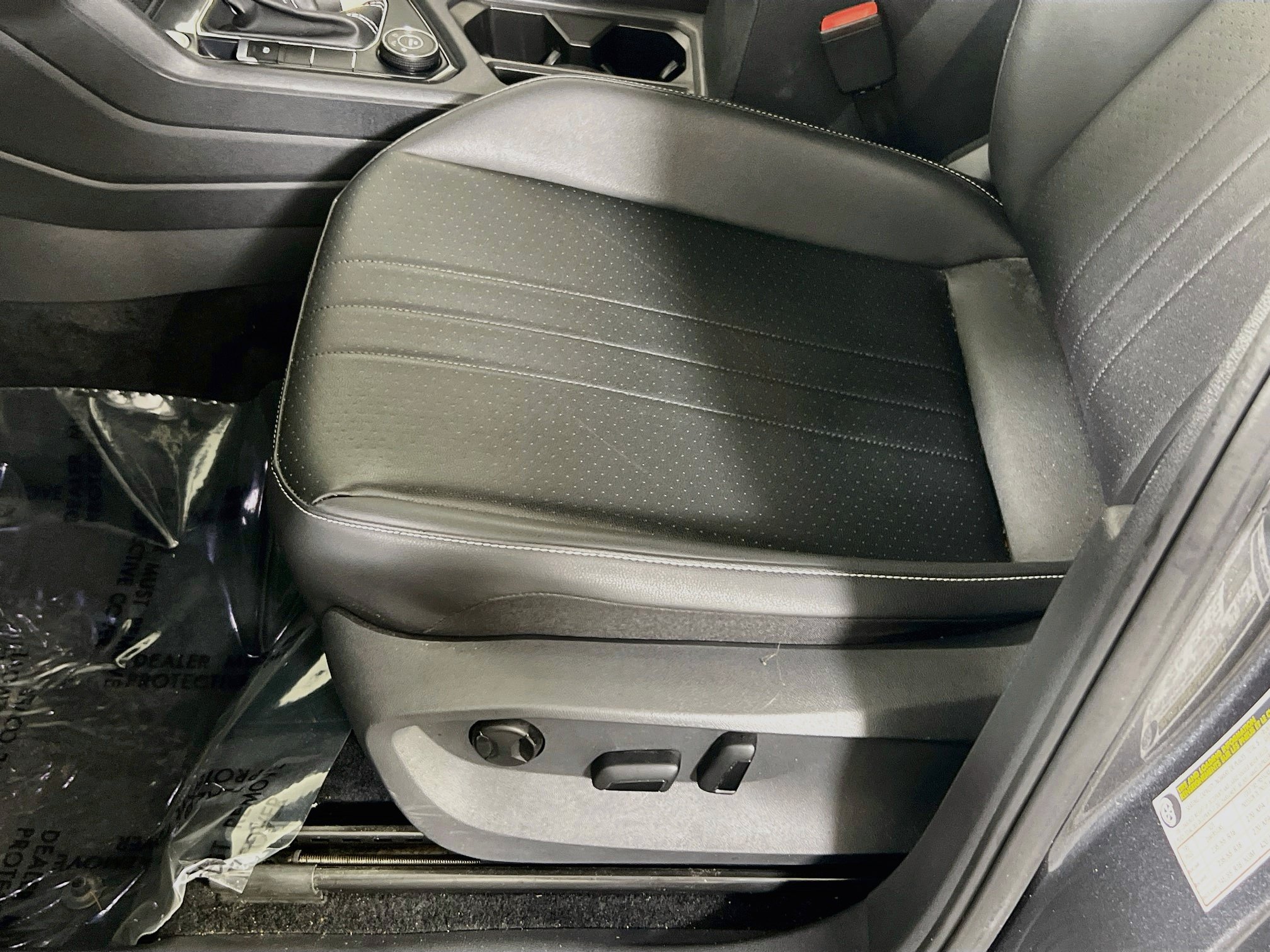 Used 2023 Volkswagen Tiguan SE AWD/4WD image 18