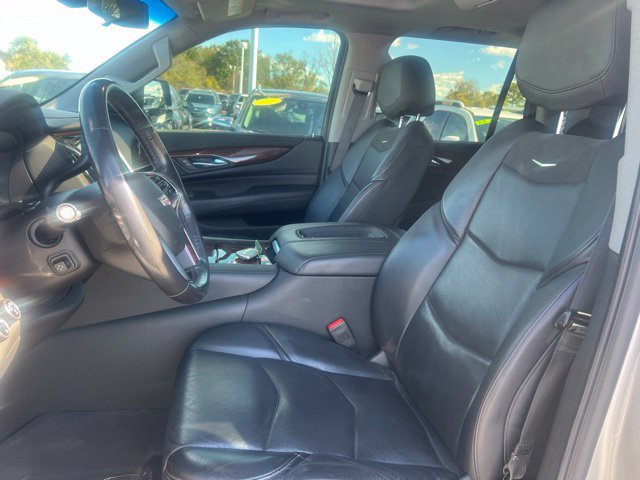 Used 2019 Cadillac Escalade Luxury AWD/4WD image 25