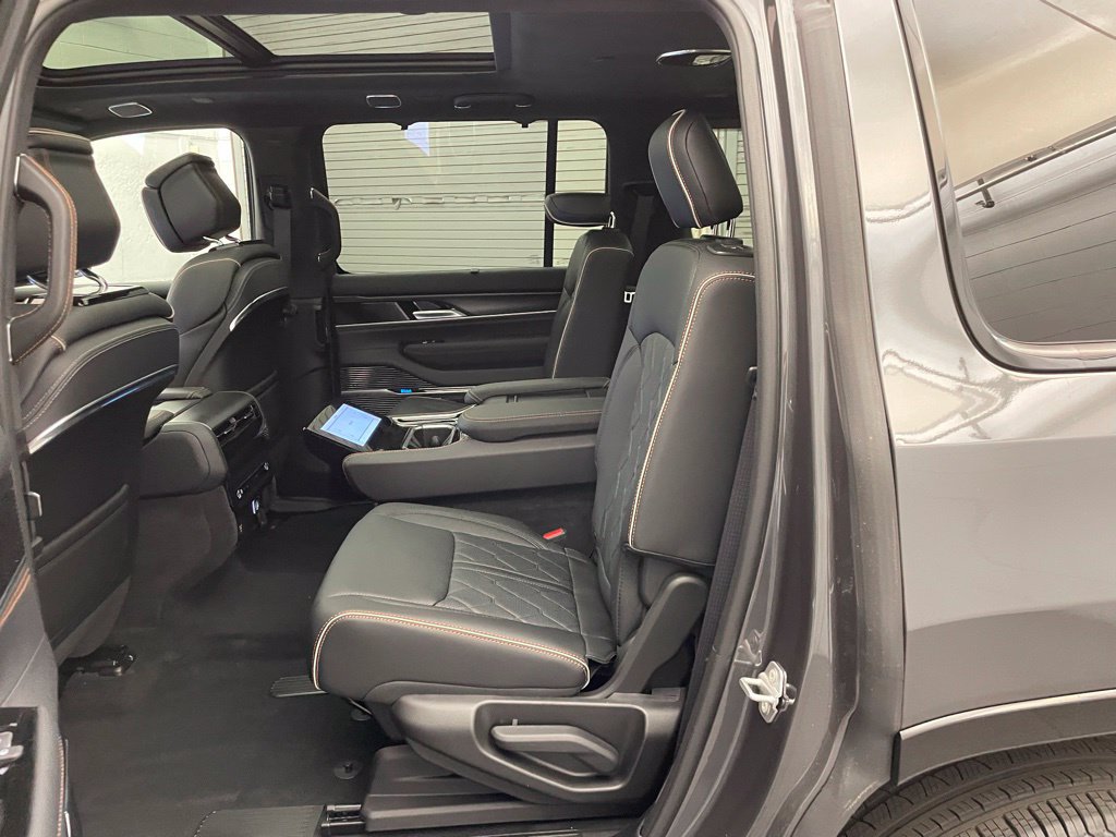 New 2026 Jeep Grand Wagoneer Summit AWD/4WD image 25