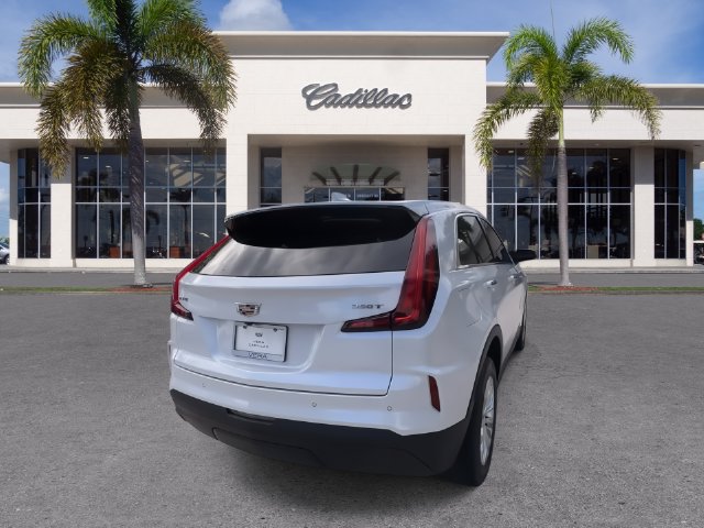 Certified 2024 Cadillac XT4 Luxury w/ Cold Weather Package FWD image 13
