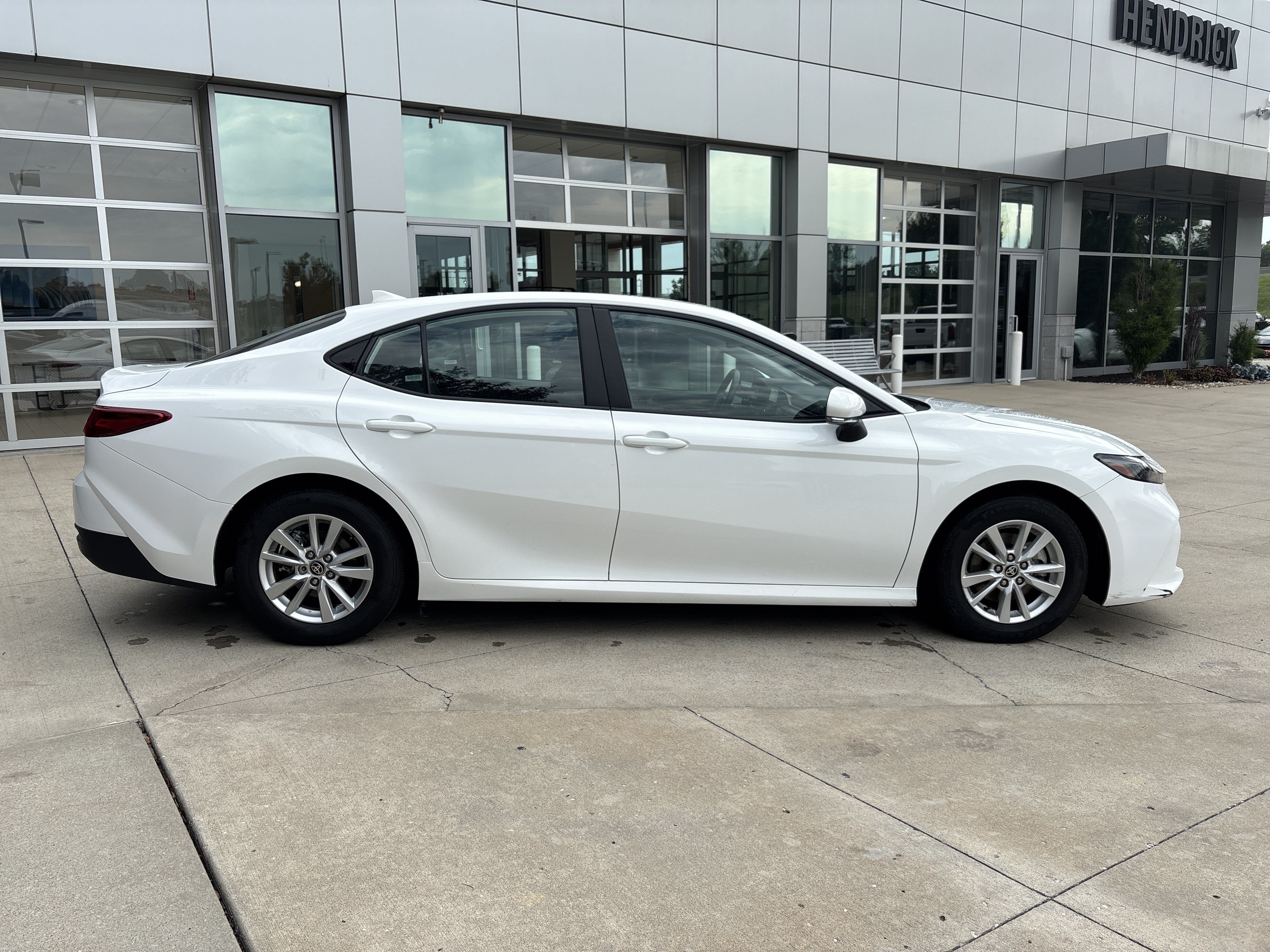 Used 2025 Toyota Camry Hybrid FWD image 10