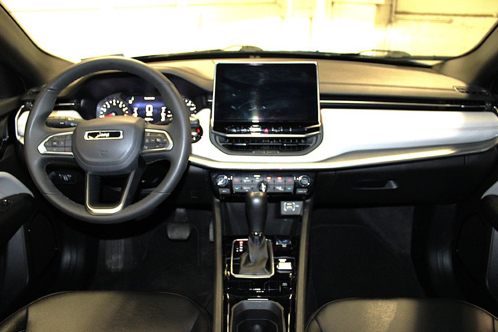 Certified 2025 Jeep Compass Limited AWD/4WD image 9
