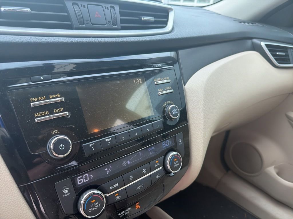 Used 2015 Nissan Rogue SV w/ SV Moonroof Package image 13