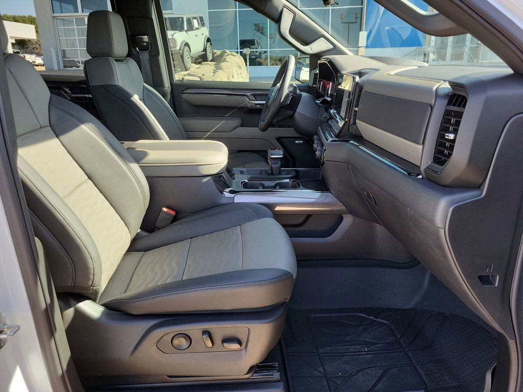 Used 2025 Chevrolet Silverado 1500 ZR2 w/ Technology Package image 29