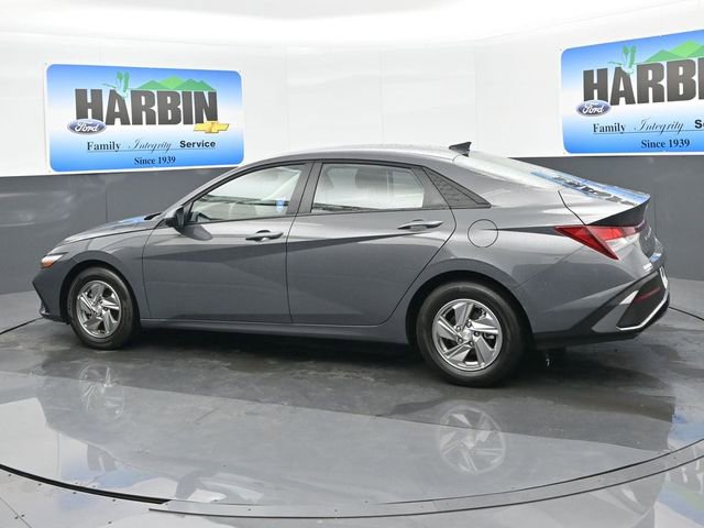 Used 2025 Hyundai Elantra SE image 3