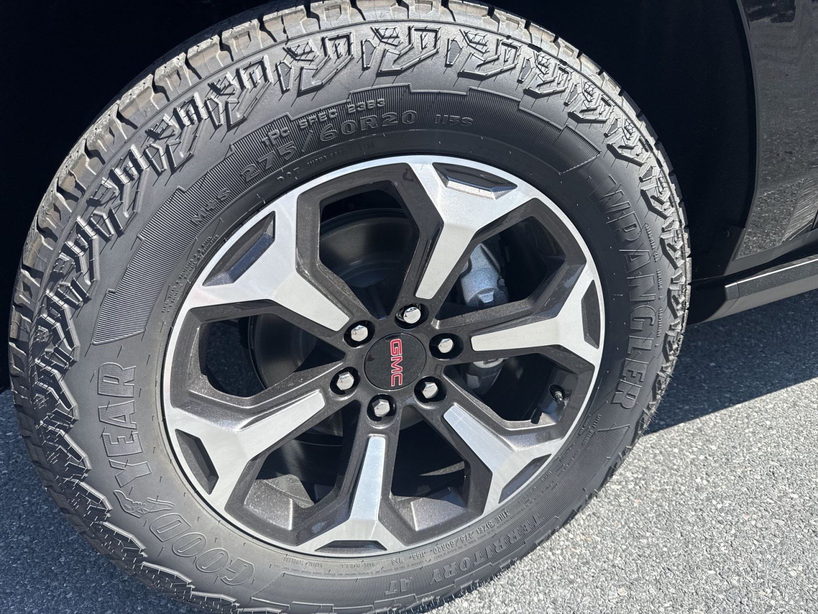 New 2026 GMC Yukon AT4 Ultimate w/ LPO, Floor Liner Package AWD/4WD image 10