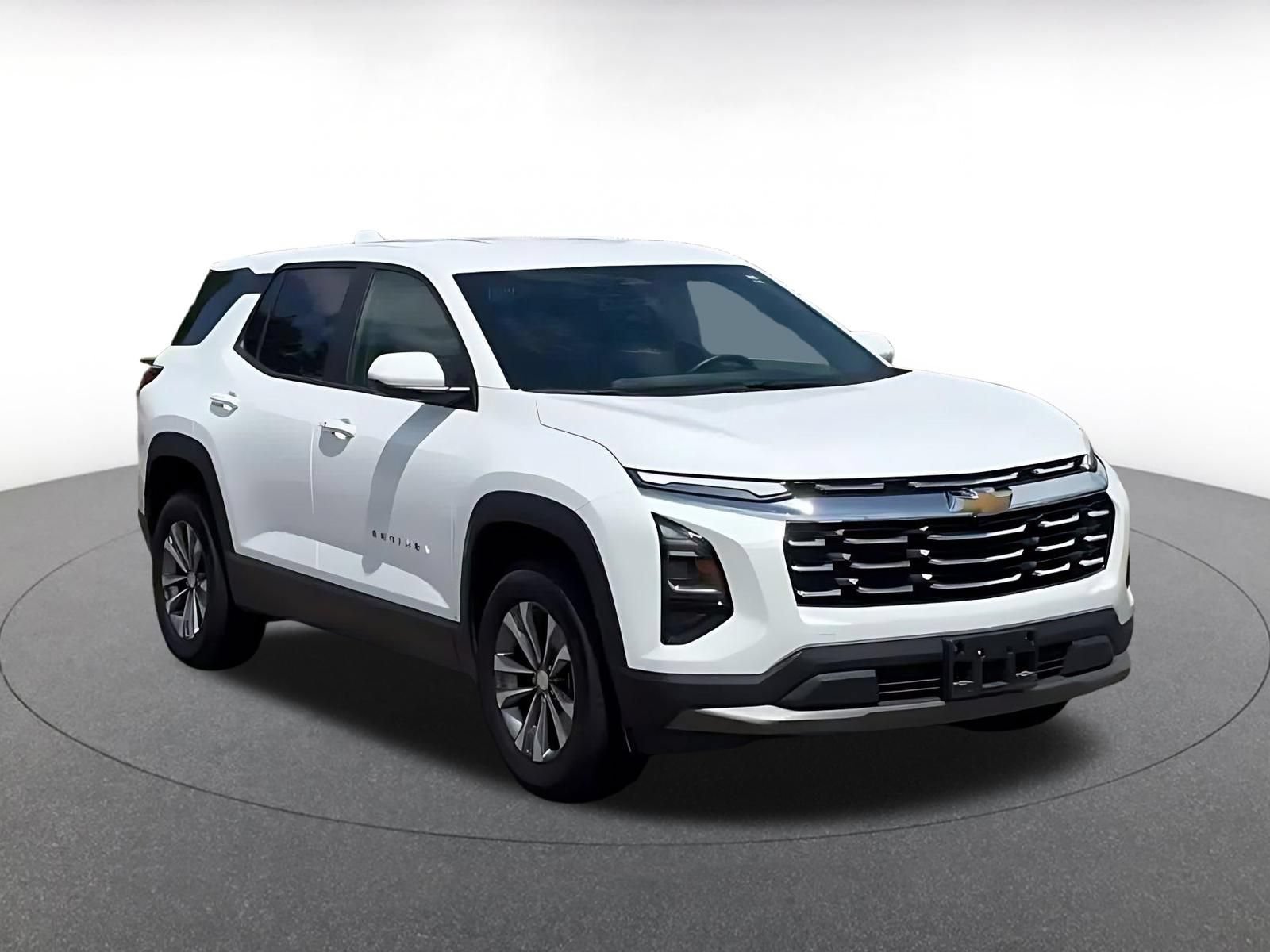 Used 2025 Chevrolet Equinox LT AWD/4WD image 3