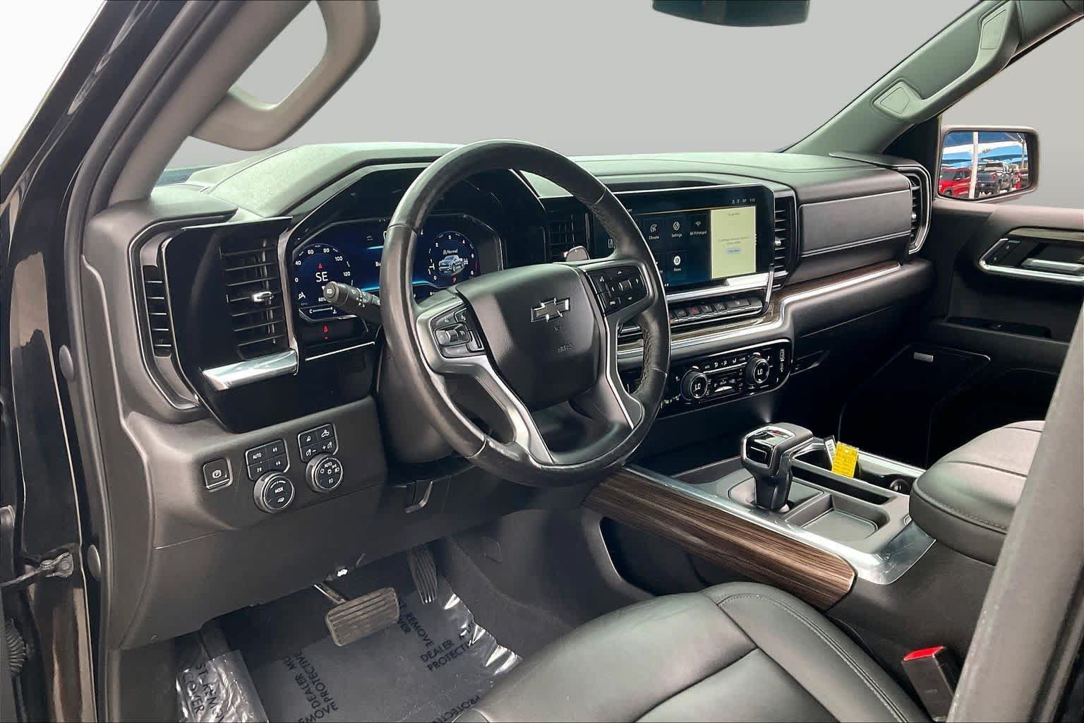 Used 2023 Chevrolet Silverado 1500 RST AWD/4WD image 17