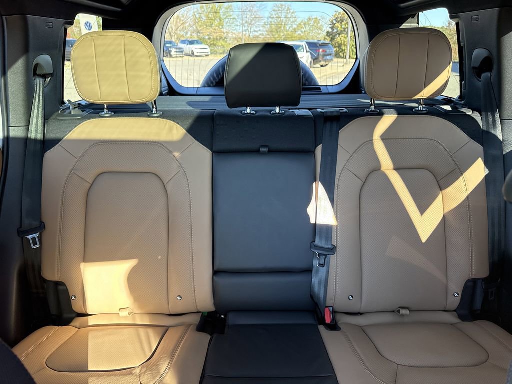 New 2026 Land Rover Defender 110 V8 image 30