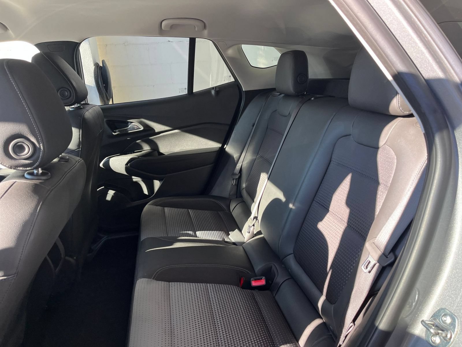 Used 2025 Chevrolet Trax LT FWD image 27
