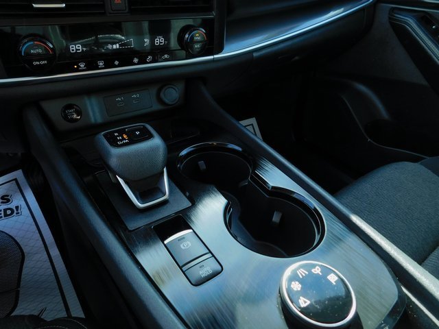 Used 2024 Nissan Rogue SV image 29