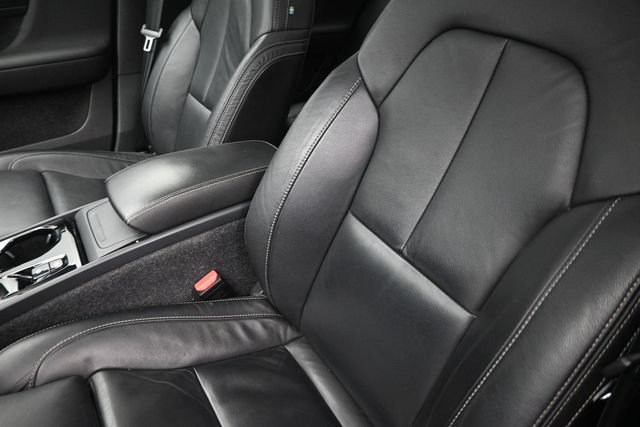 Used 2023 Volvo XC40 B4 Ultimate FWD image 10