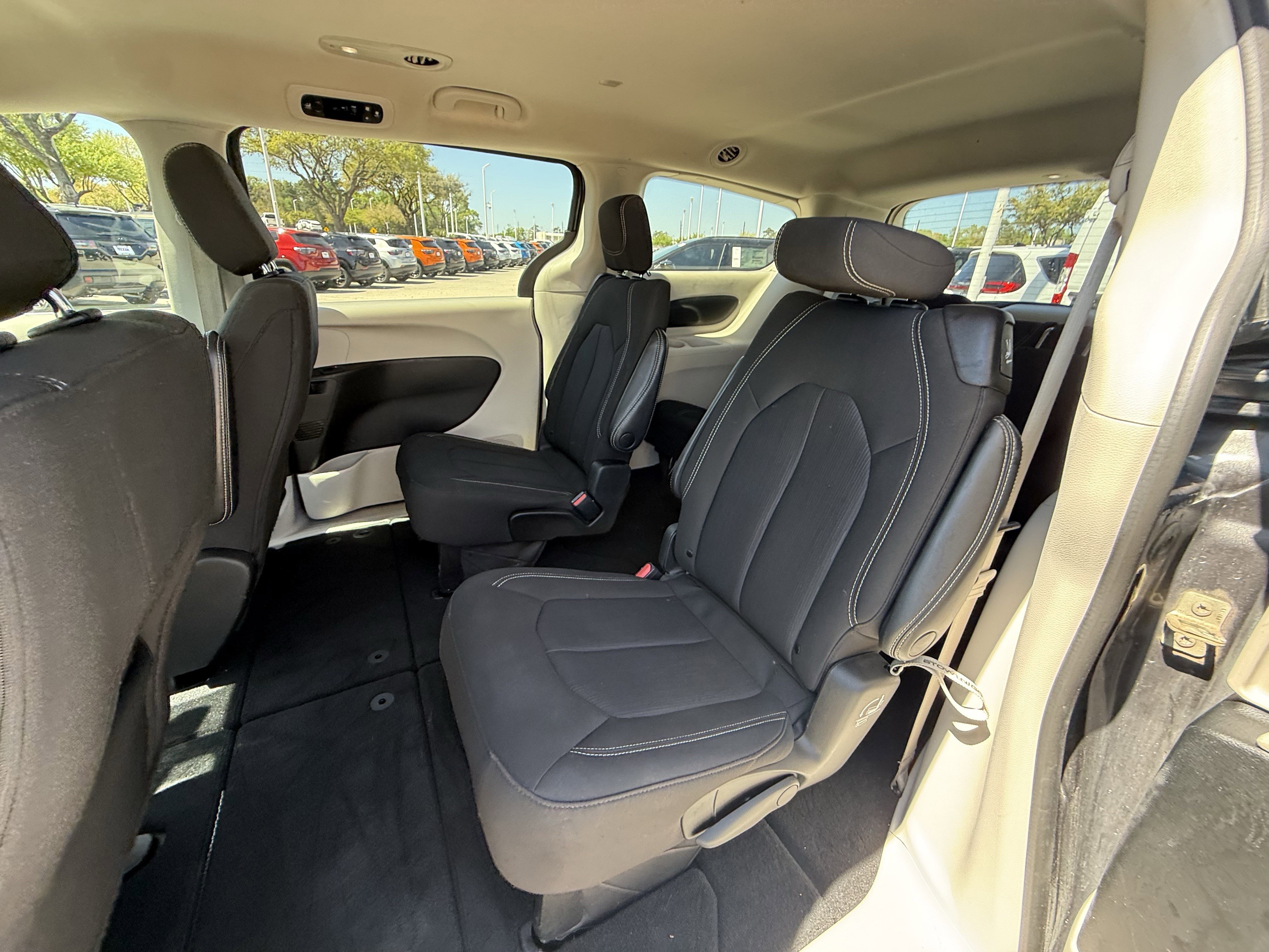 Used 2023 Chrysler Voyager LX image 29