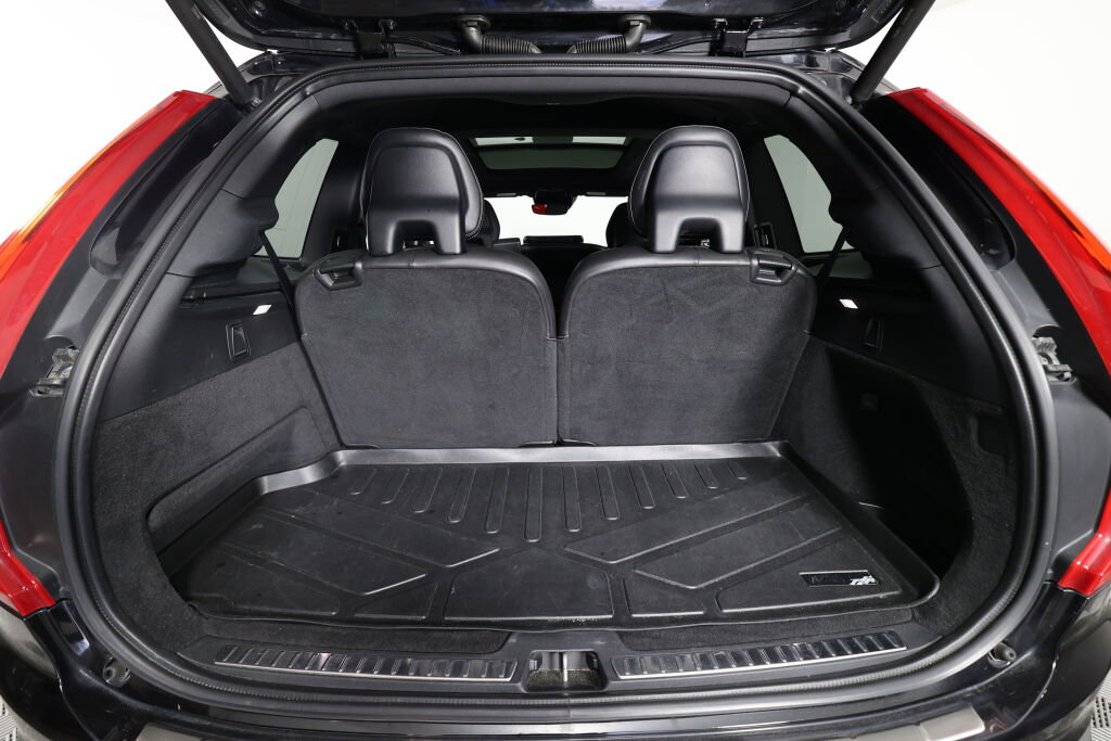 Used 2016 Volvo XC90 T6 R-Design w/ Vision Package AWD/4WD image 18
