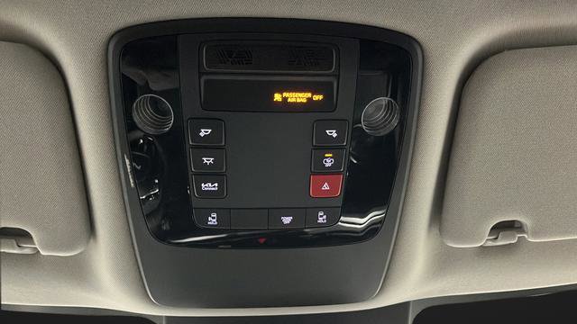 Used 2025 Kia Carnival FWD image 32