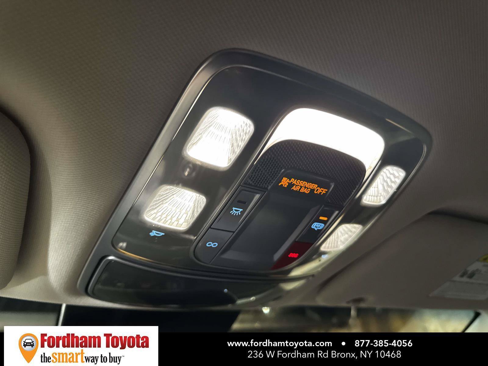 Used 2025 Genesis GV70 2.5T AWD/4WD image 32