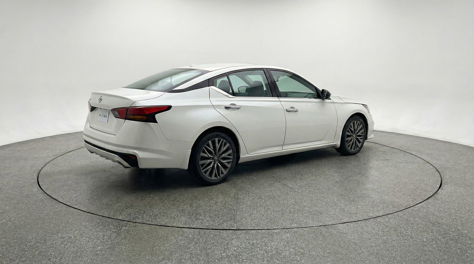 Used 2025 Nissan Altima 2.5 SV image 9