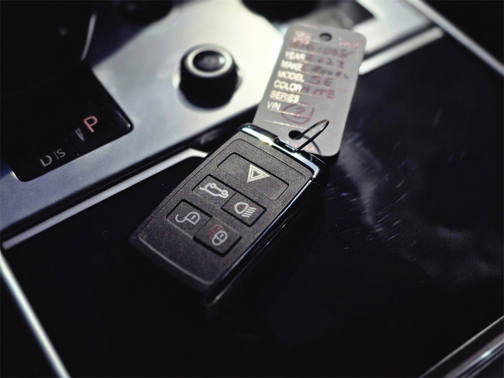 Used 2023 Land Rover Range Rover SE image 36