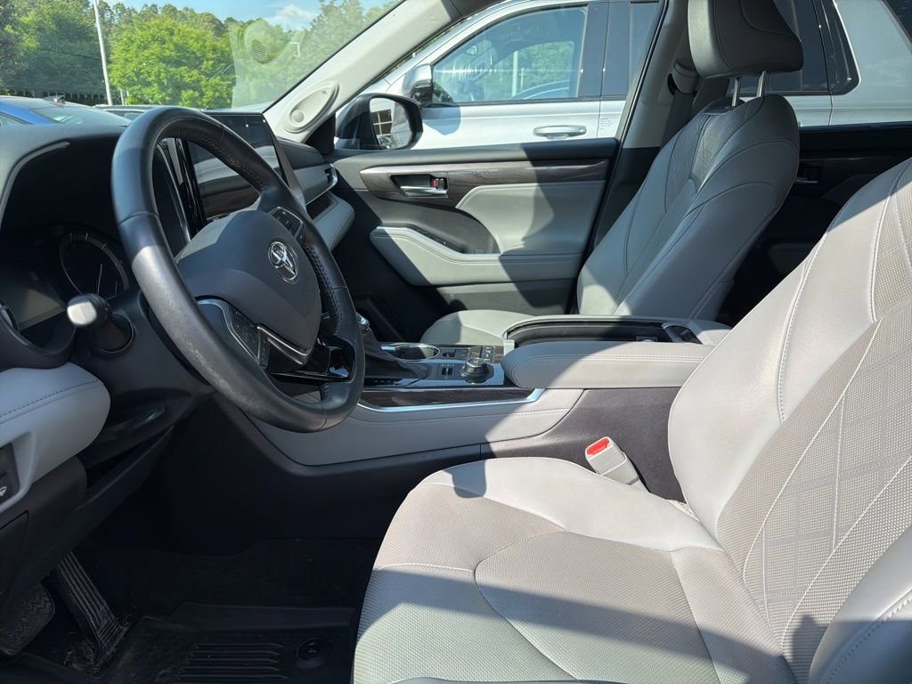 Used 2021 Toyota Highlander Platinum AWD/4WD image 13