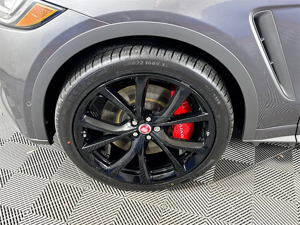 Used 2019 Jaguar F-PACE SVR image 32