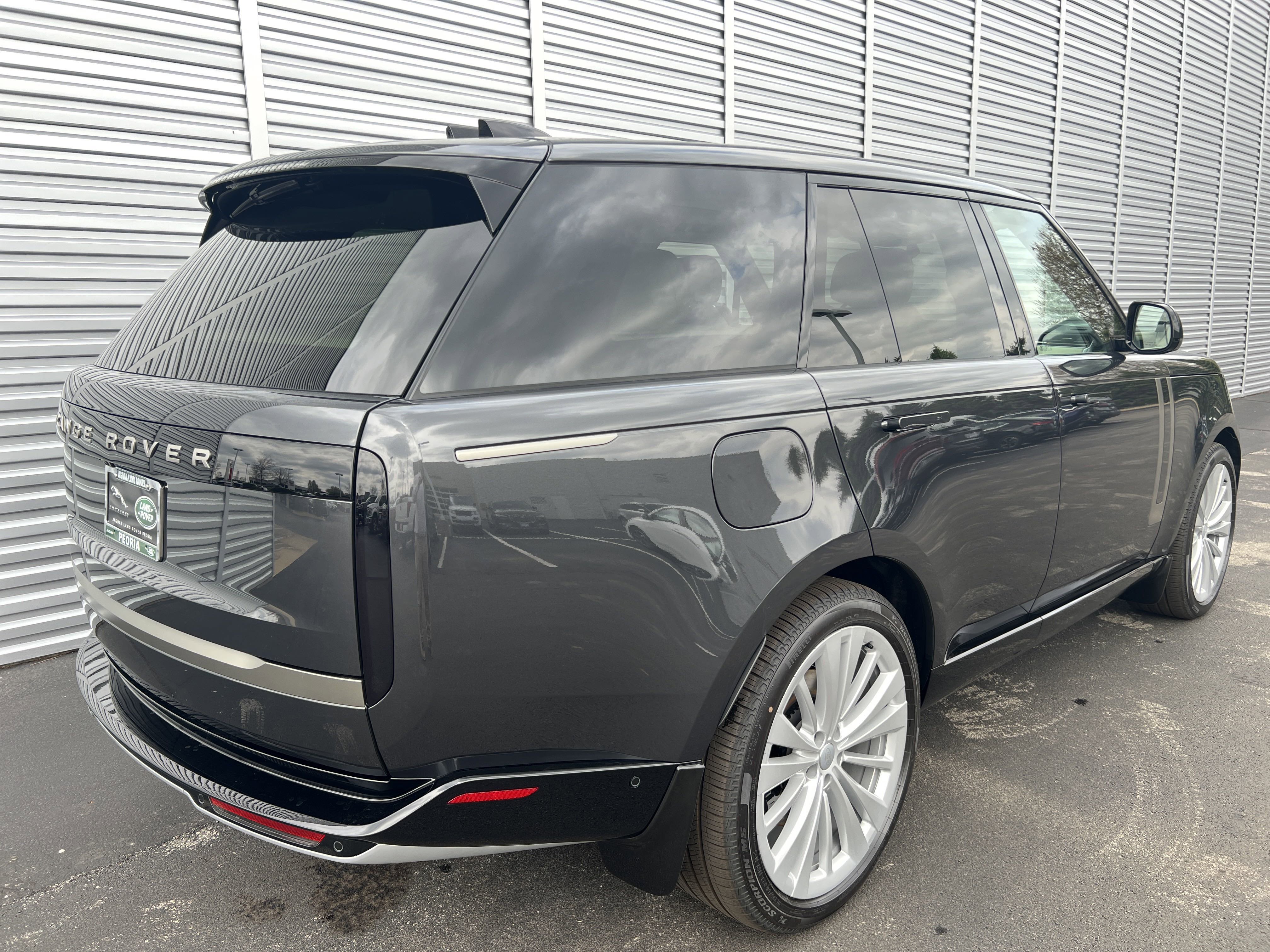 New 2025 Land Rover Range Rover SE image 5
