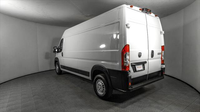 Used 2024 RAM ProMaster 2500 w/ Convenience Group FWD image 4