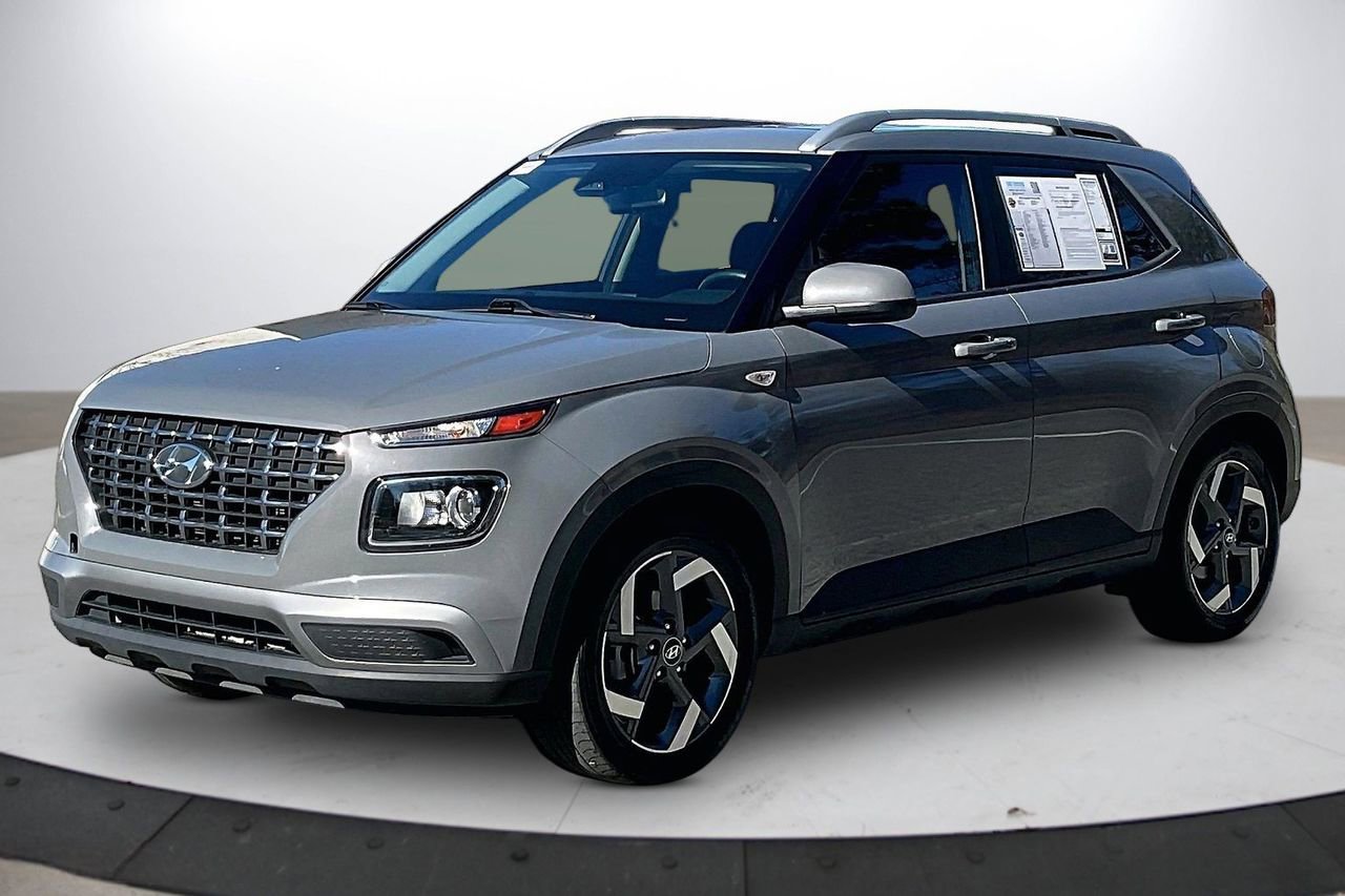 Used 2023 Hyundai Venue SEL w/ Cargo Package image 4