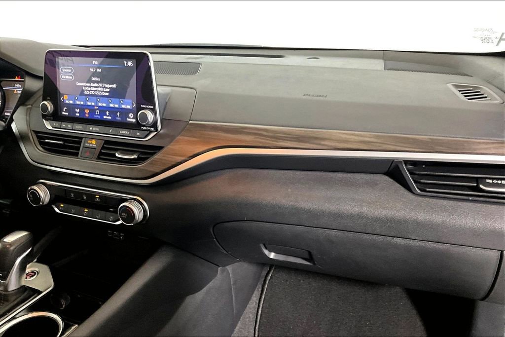 Used 2024 Nissan Altima 2.5 SV image 12