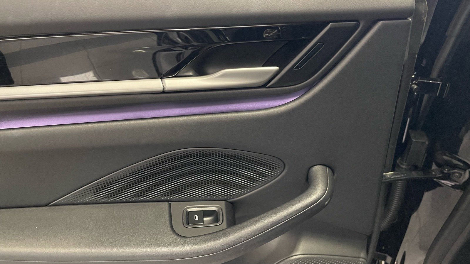 Used 2025 Porsche Macan Electric image 35