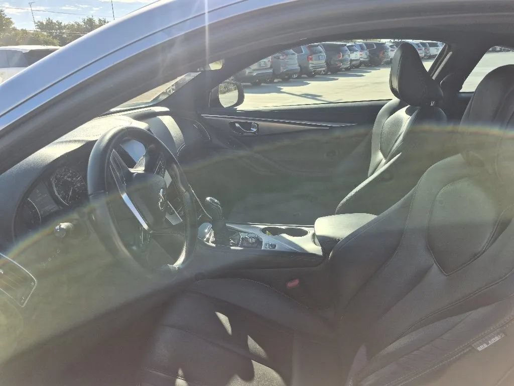 Used 2017 INFINITI Q60 2.0t w/ Moonroof Package RWD image 14