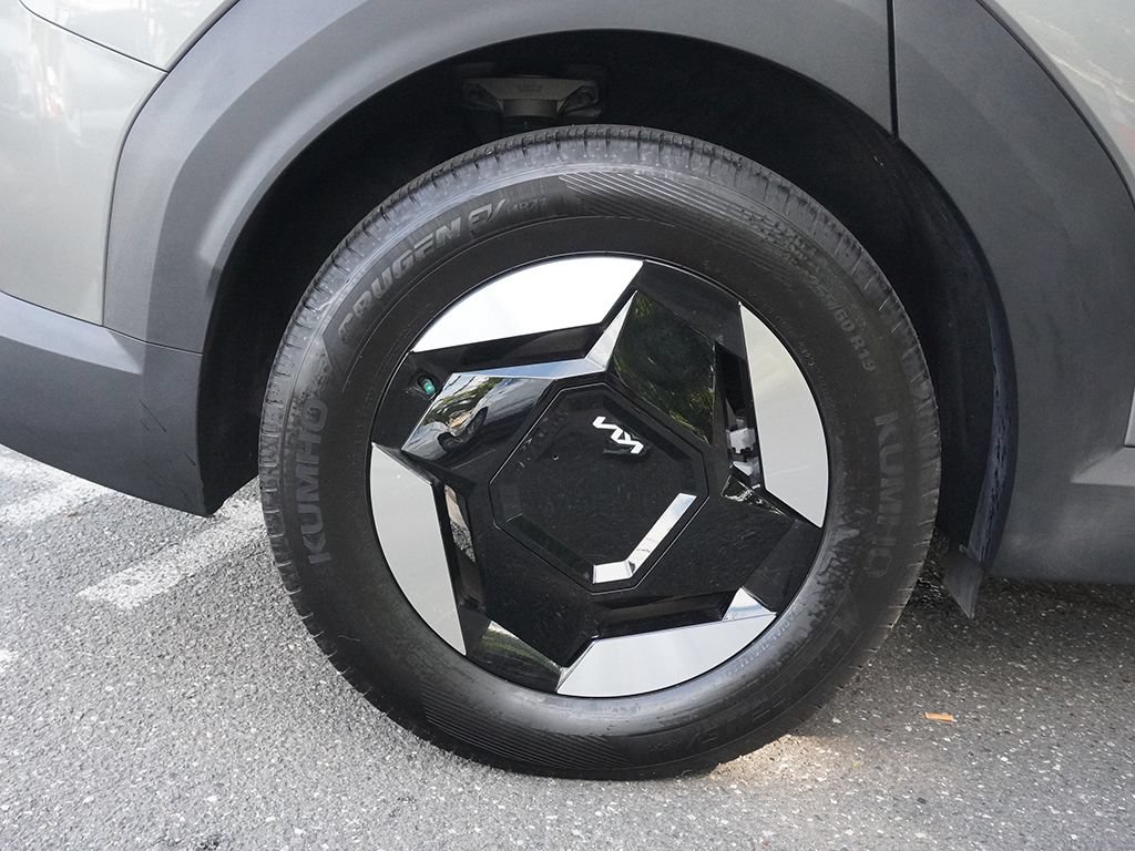 Used 2024 Kia EV9 Light Long Range RWD image 24