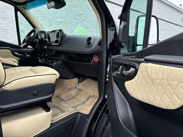 Used 2021 Mercedes-Benz Sprinter 3500 image 25