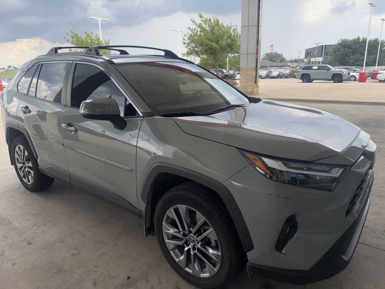 Used 2022 Toyota RAV4 XLE Premium FWD image 23