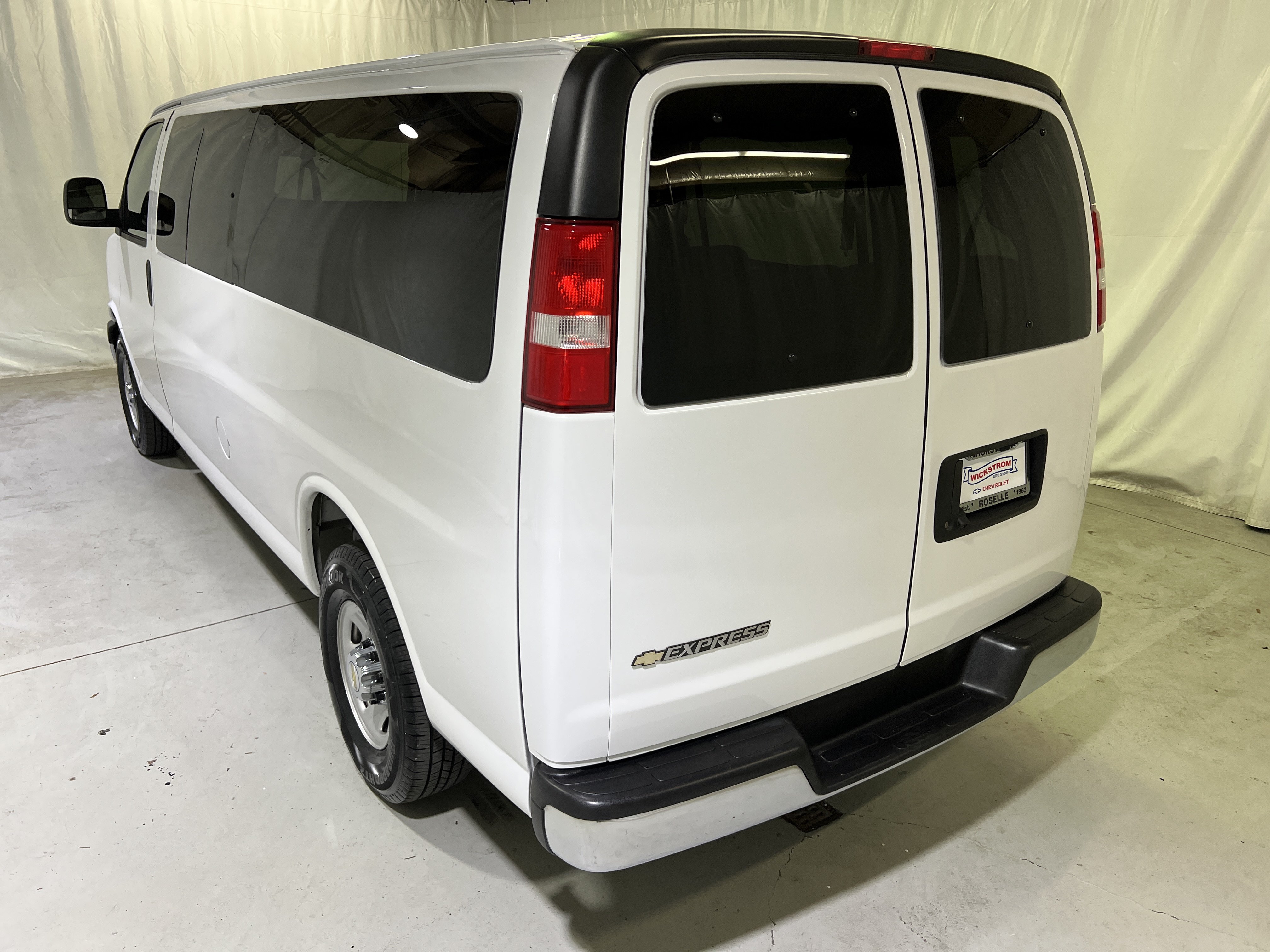 Certified 2025 Chevrolet Express 3500 LT w/ LT Preferred Equipment Group RWD image 8