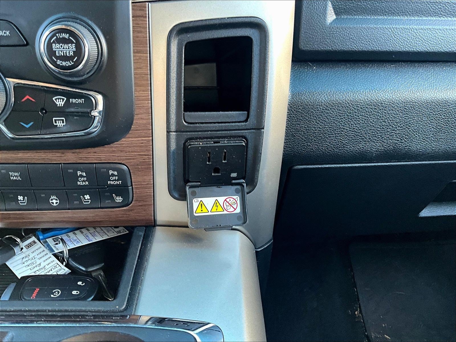Used 2015 RAM 1500 Laramie w/ Convenience Group AWD/4WD image 19