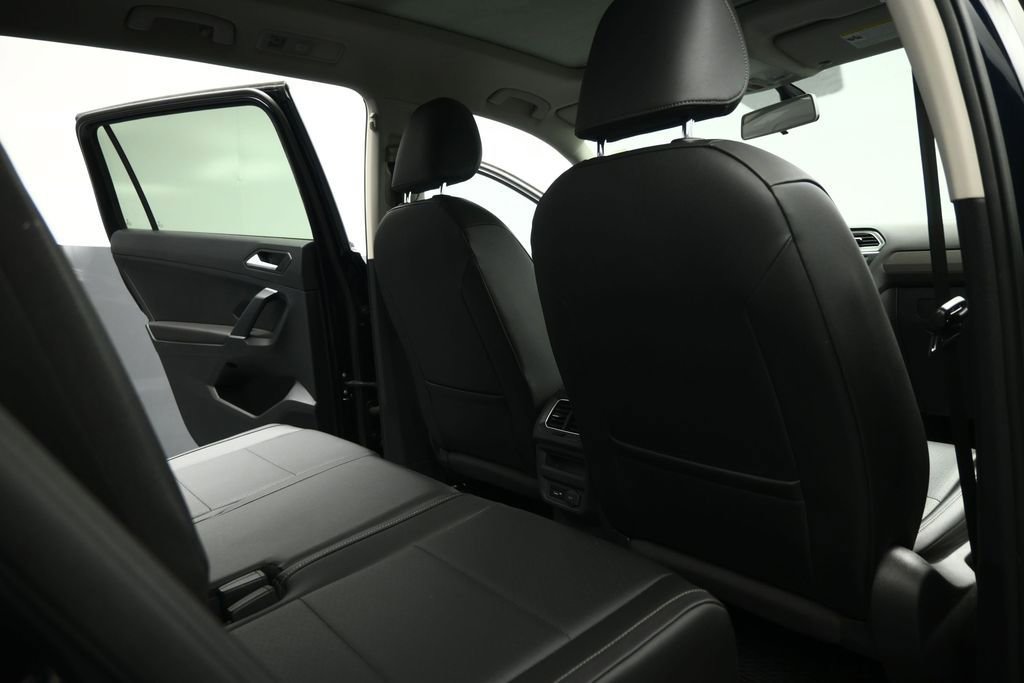 Used 2018 Volkswagen Tiguan SE w/ Panoramic Sunroof Package AWD/4WD image 62